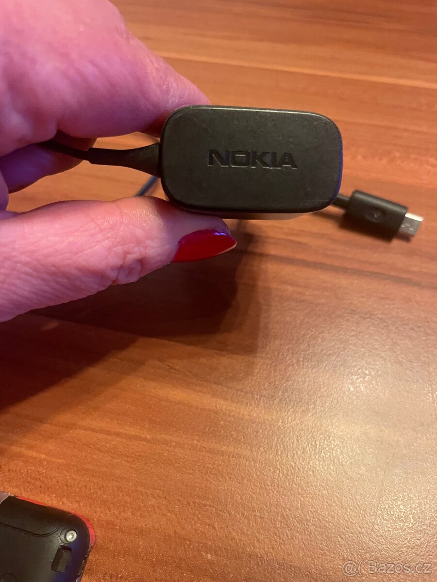 Nokia 220 4G Dual SIM-poškozený kryt - 12