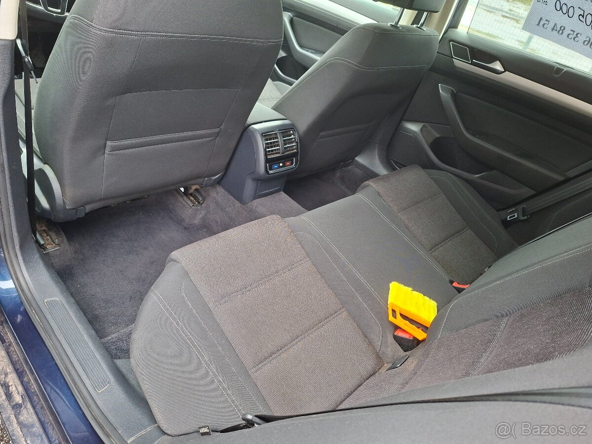 Volkswagen Passat - 12
