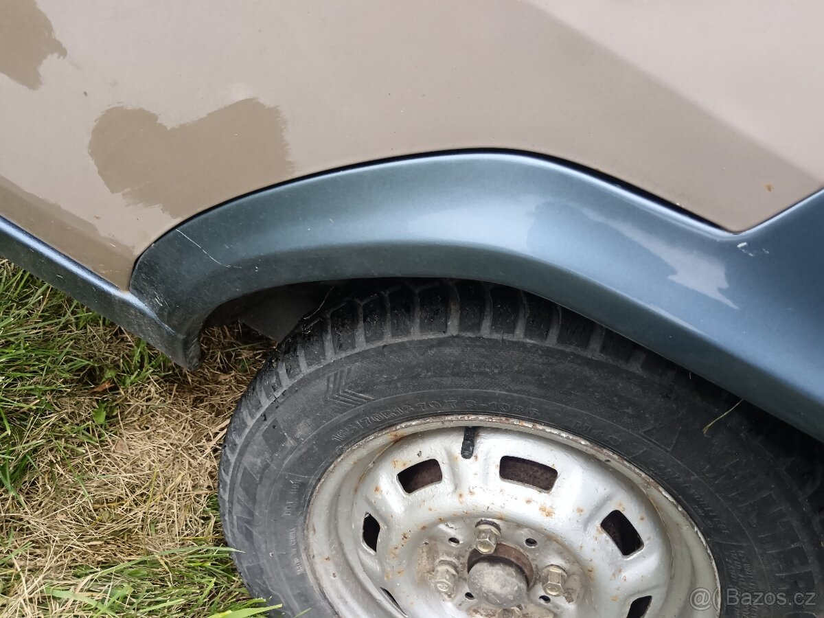 Favorit r.v.1990 karbec pekny stav HP sporting - 12