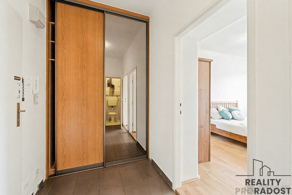 Prodej tichého bytu na Starém Městě s výhledem - 12