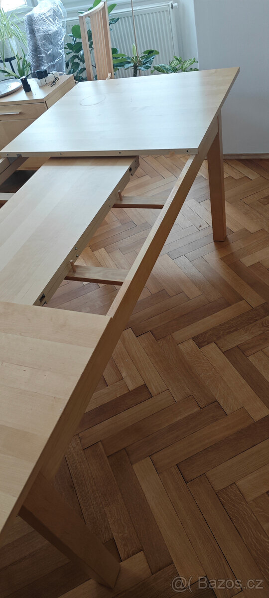Jídelní rozkládacé stůl a 8 židlí - 12