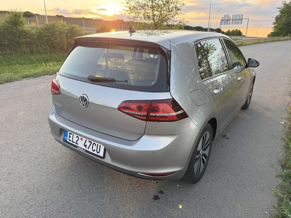 Nabízím zachovalý elektromobil VW E-Golf 85kW Tepelné čerpad - 12
