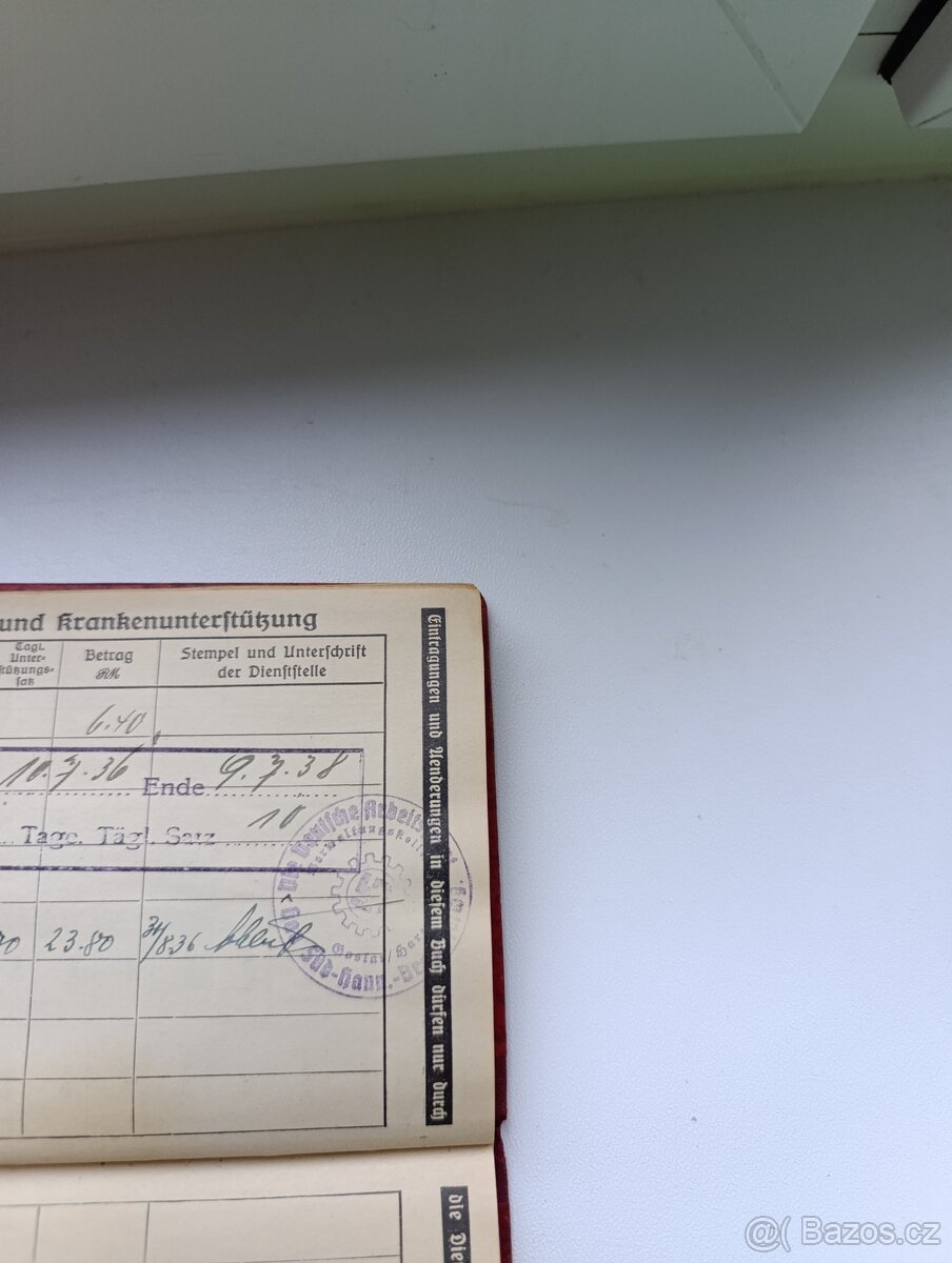 Staré německé doklady z války včetně razítek. - 12