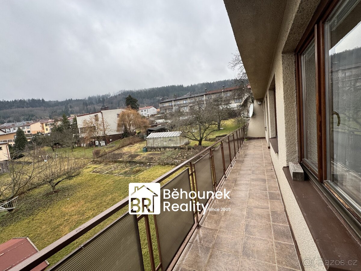 Dvougenerační RD s kanceláří, 2 x garáž, velká zahrada - Pra - 12