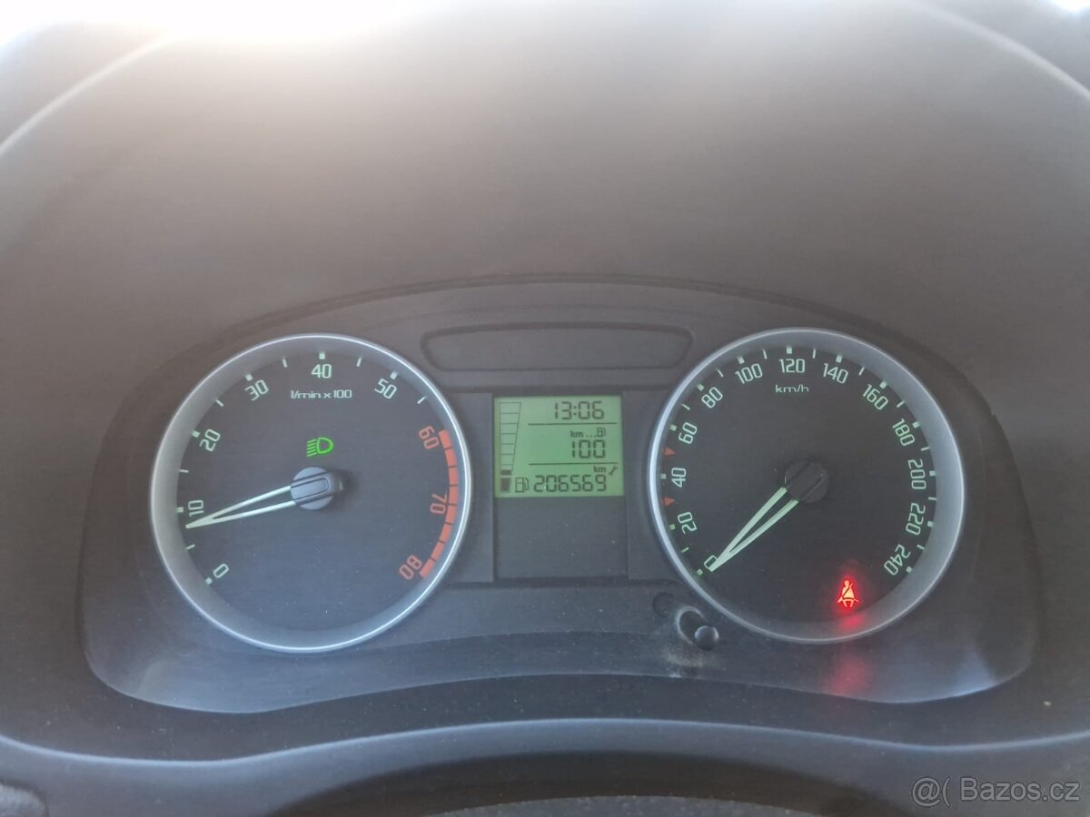 Škoda Fabia Kombi 1.4i 16v//Klima//Tempomat/NOVÁ STK - 12