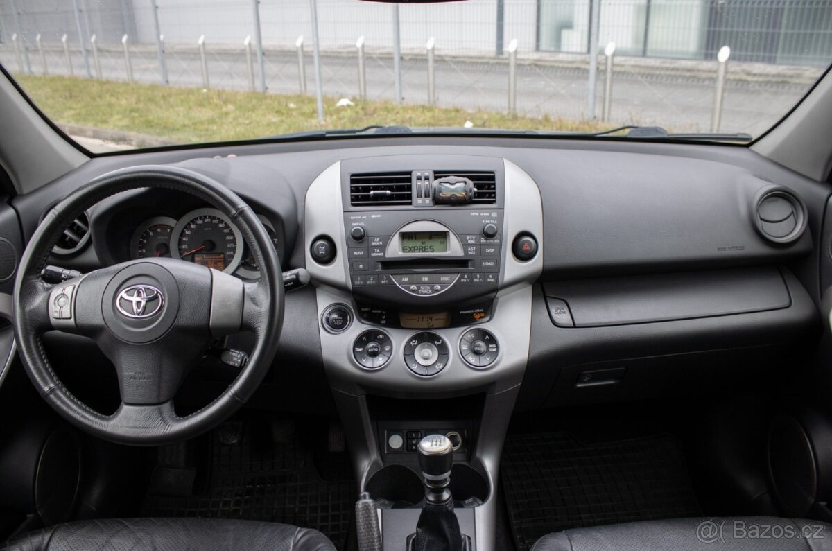 Toyota RAV4 2.2 D-4D - 12