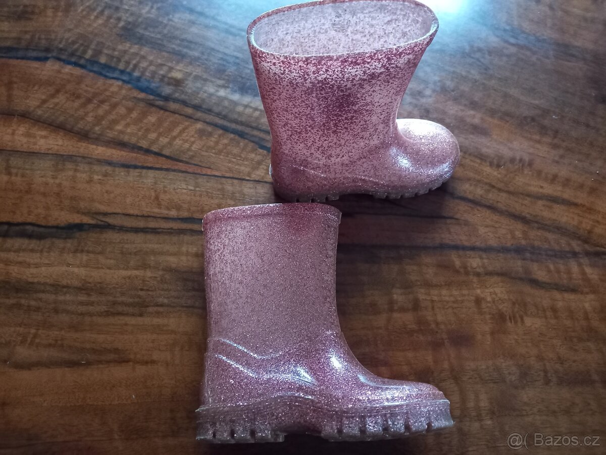 Next Holinky vel. 23 - 12