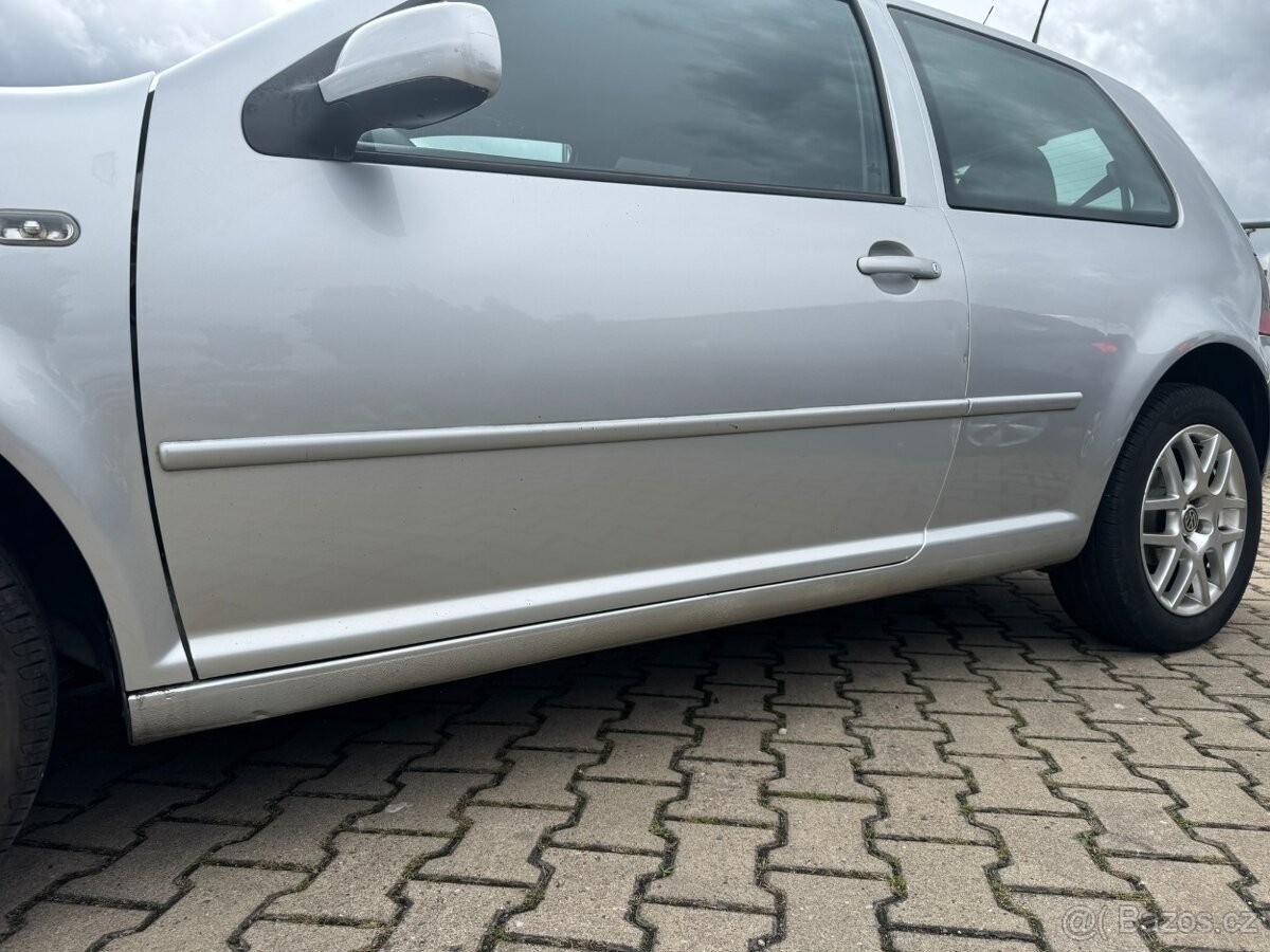 Volkswagen Golf 1,9 TDI 96 KW STK BRZDY - 12