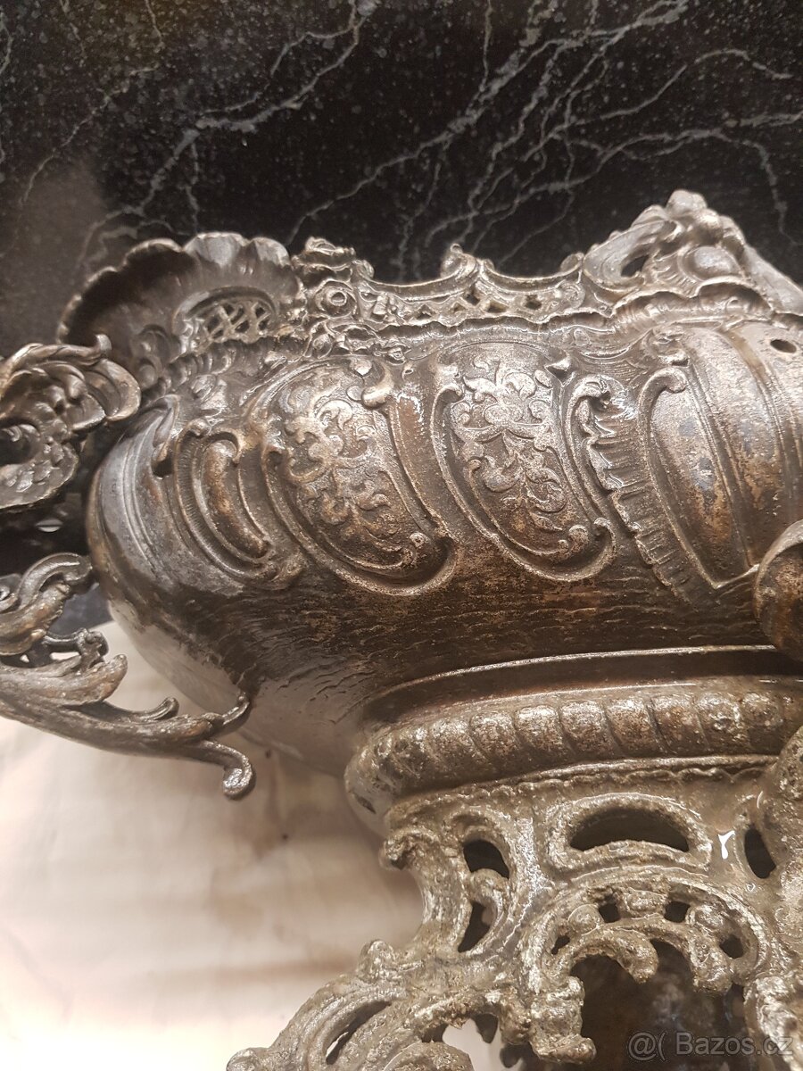 ZARDENIERA VELKA Okridleni draci - 12