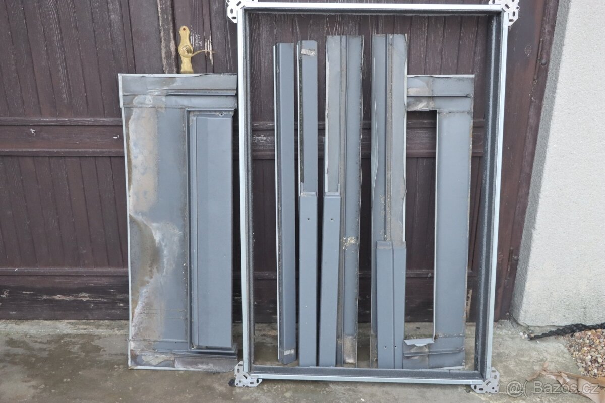 Prodám dvě střešní okna VELUX 78 X 118 cm - 12