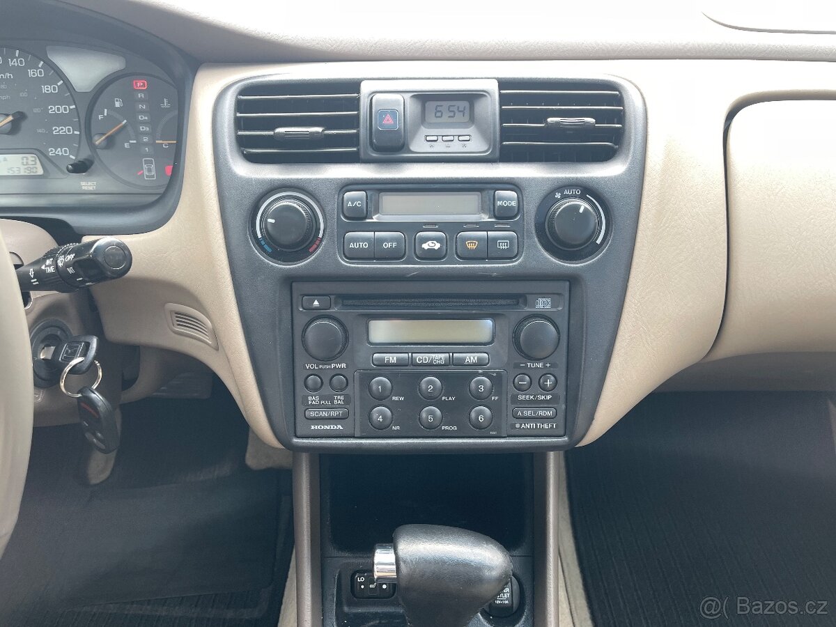 Prodám Honda Accord 3,0 V6 AT klima - 12