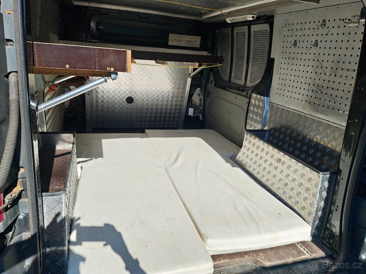 Opel Vivaro 2,0CDTI, rok 2008 - 12