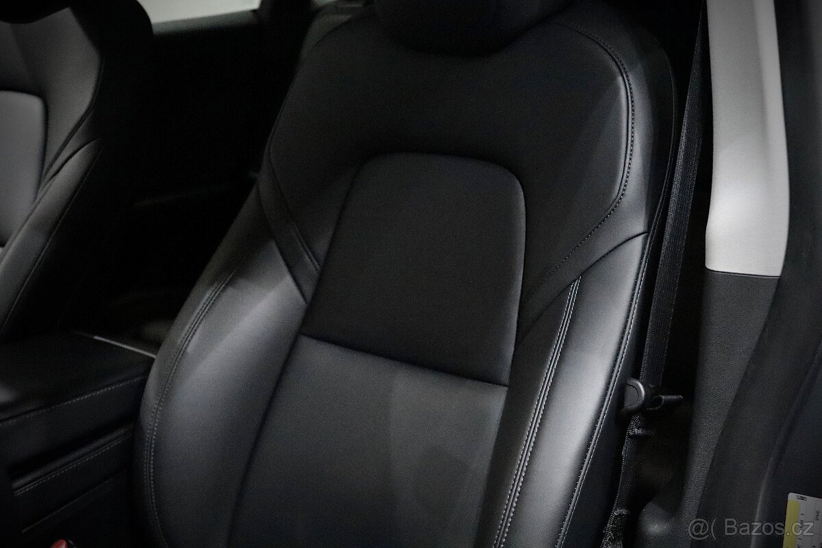 Tesla Model Y Long Range Dual Motor AWD REZERVOVÁNO - 12