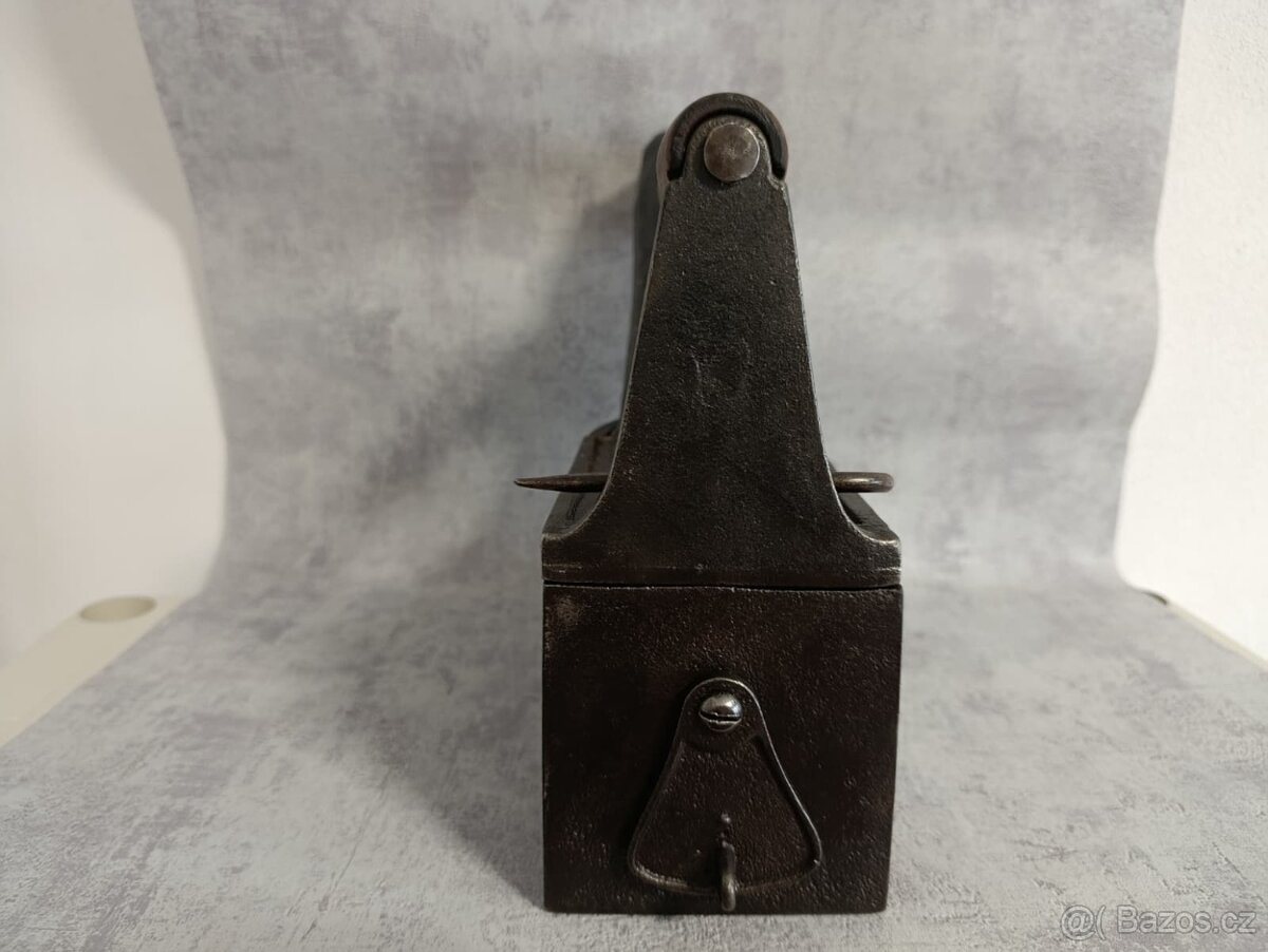 Obrovská komínová velmi stará sbírková žehlička DRAK 9,65kg - 12