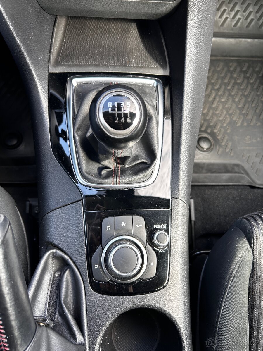 Mazda 3 2.0 Skyactiv G (121 kW) • Revolution • 2015 - 12