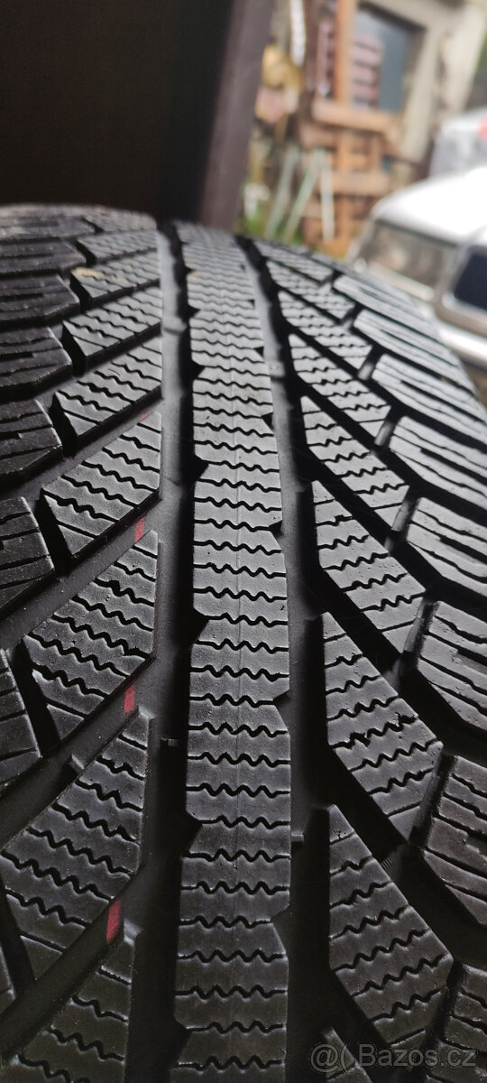 Zimní pneu 215/60/16 - 12