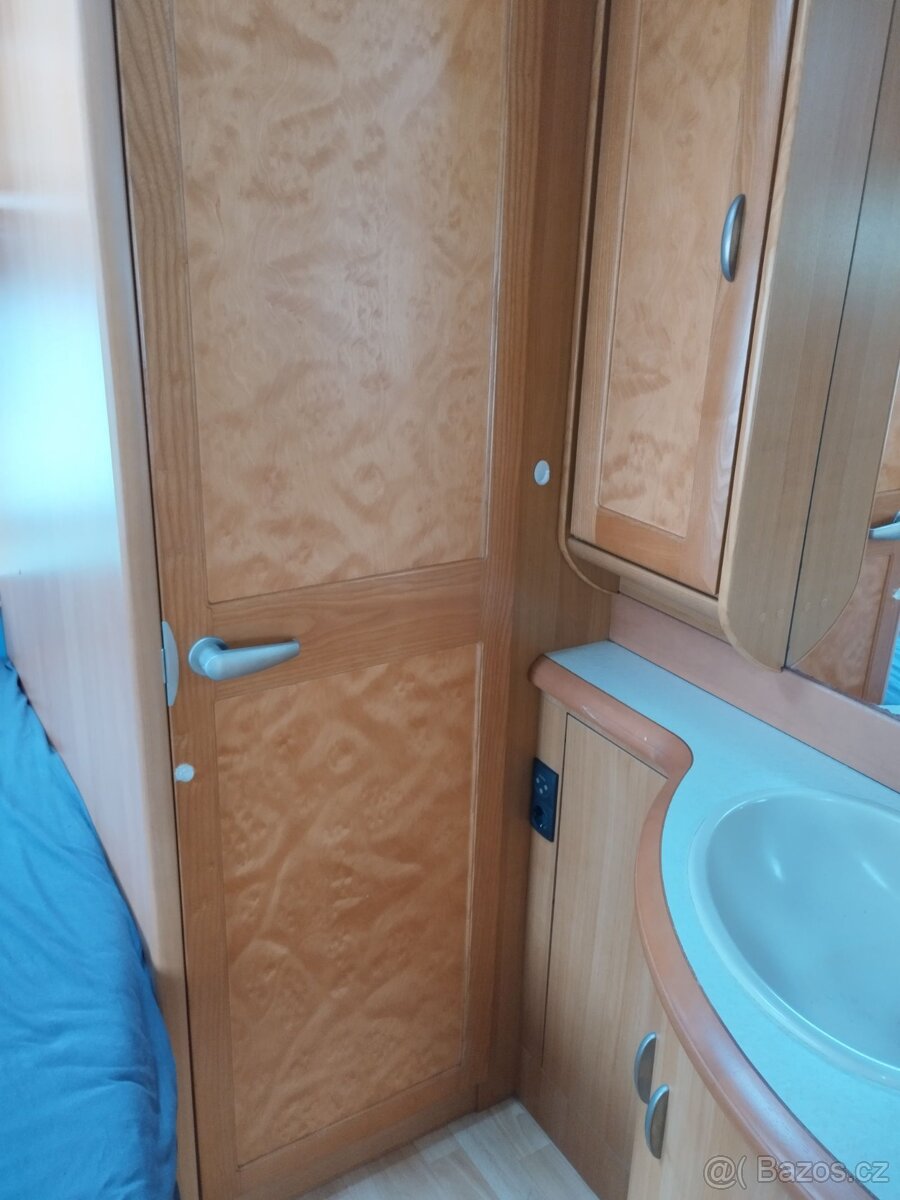 HOBBY 495 UFe č.703. Pro 4. Fr. postel. Sprcha. Rok 2007. - 12