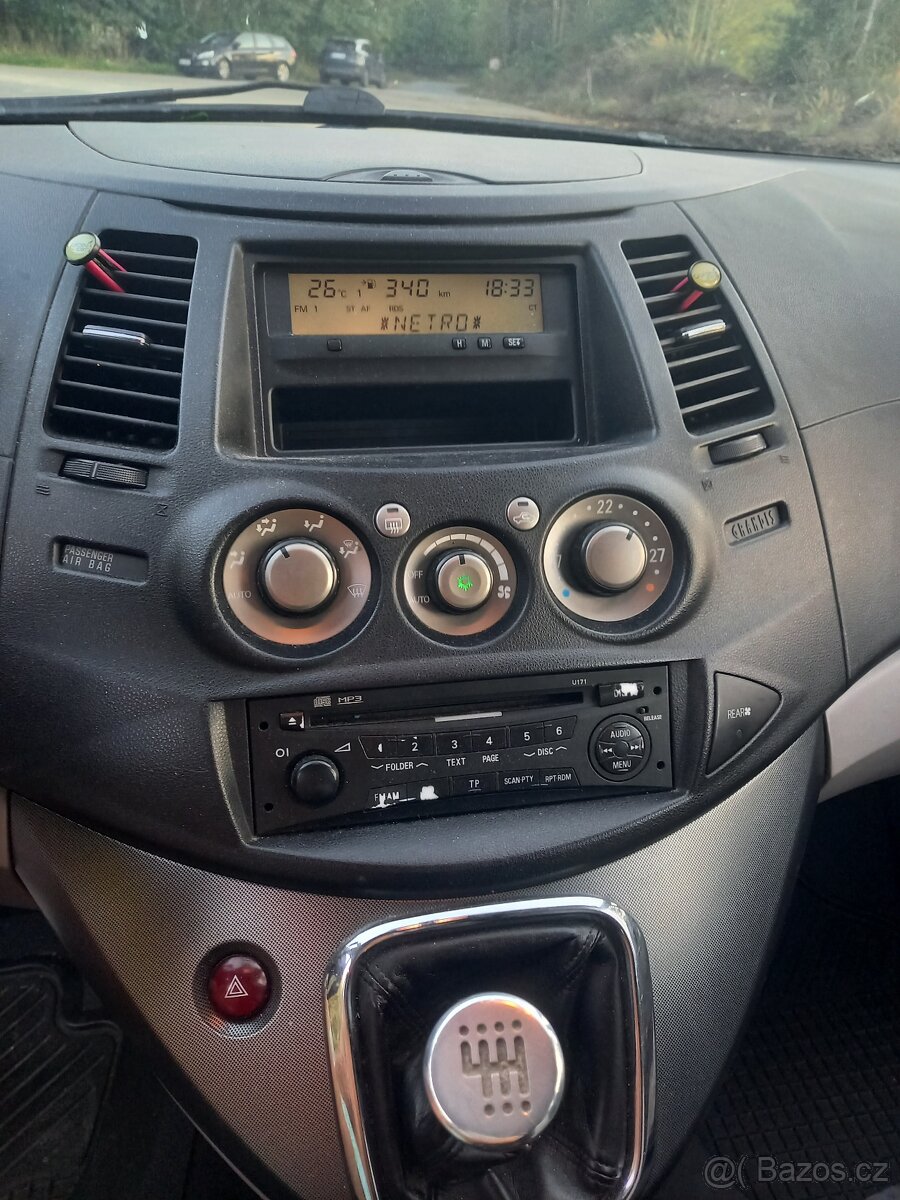 Mitsubishi Grandis - 12