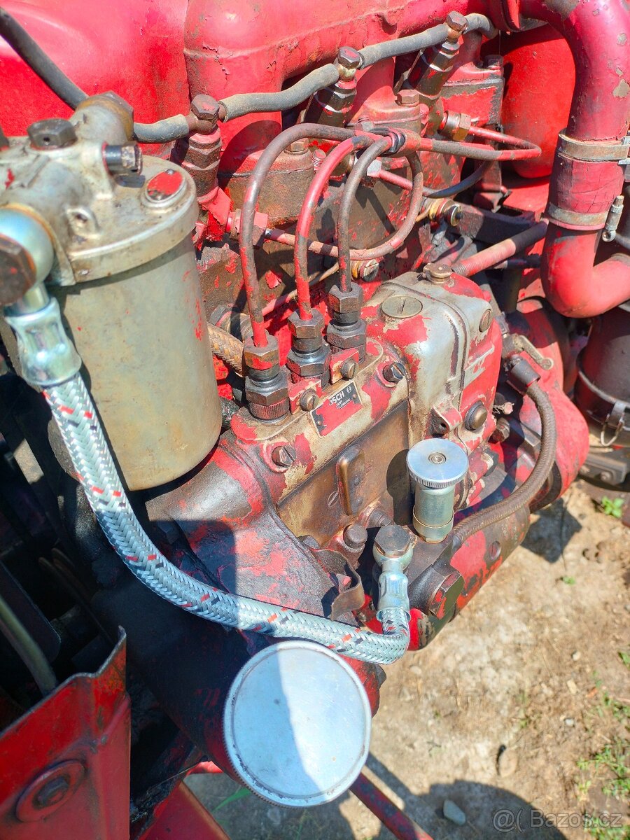 traktor MC CORMICK - 12