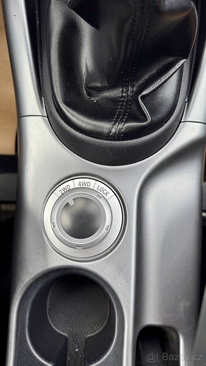 MITSUBISHI OUTLANDER 2.2DI-D 103kw 4x4 7 MIST - 12