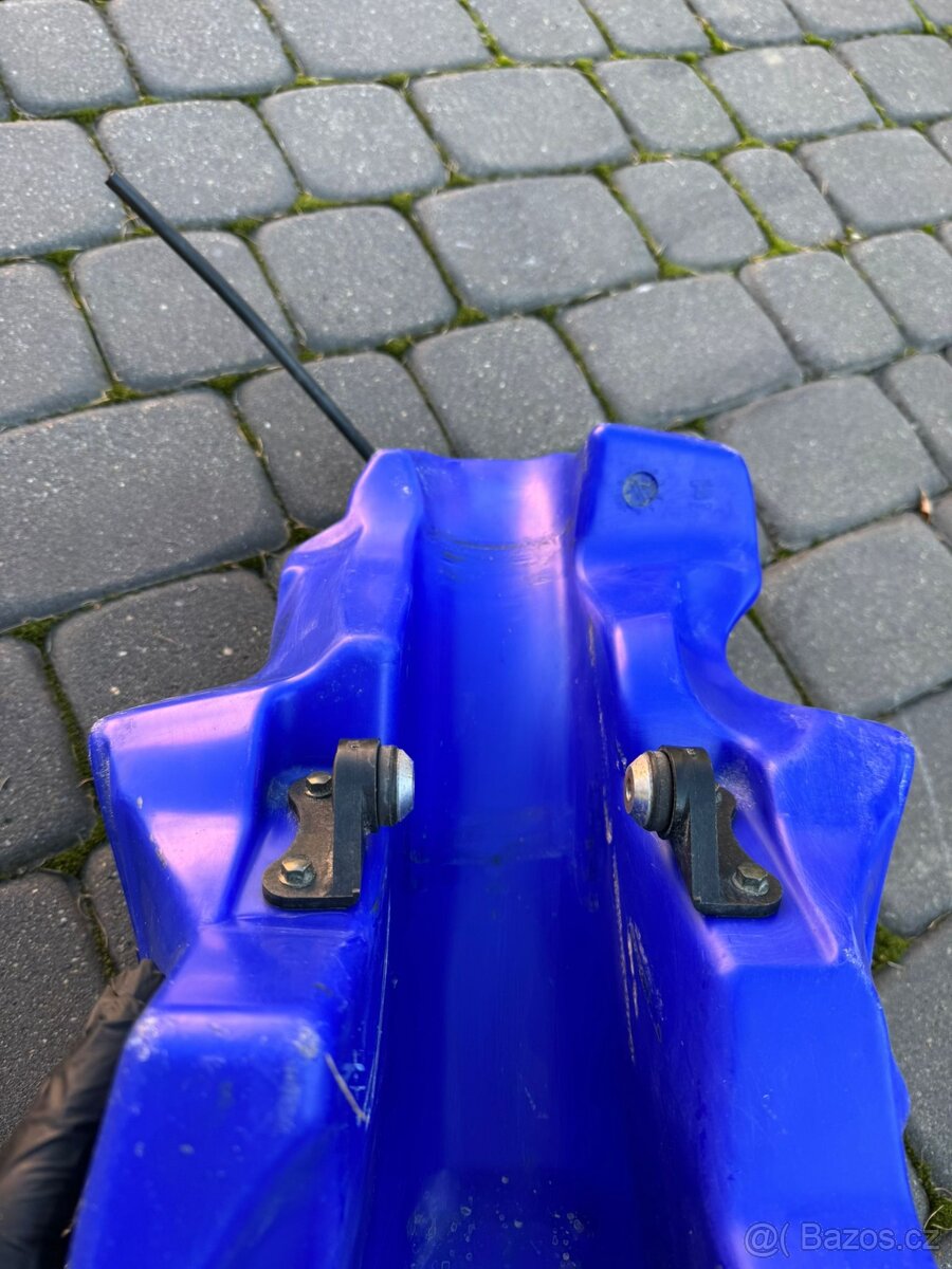 Palivová nádrž s kohoutkem Yamaha YZ 125 250 r 02-04 - 12