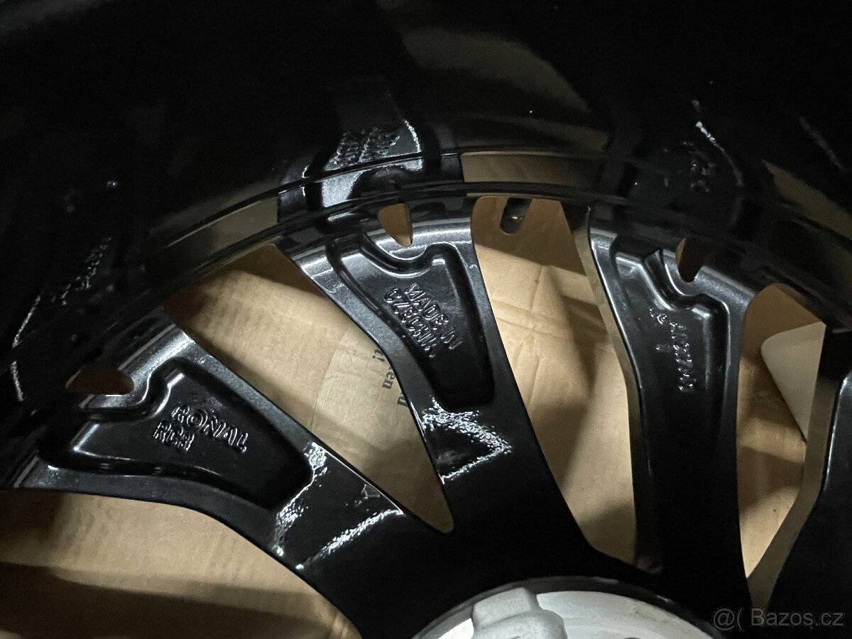 SUPERB 4, 3 NOVÁ ZIMNÍ ALU HELIX BLACK 235/40/19 R.V 2024 - 12