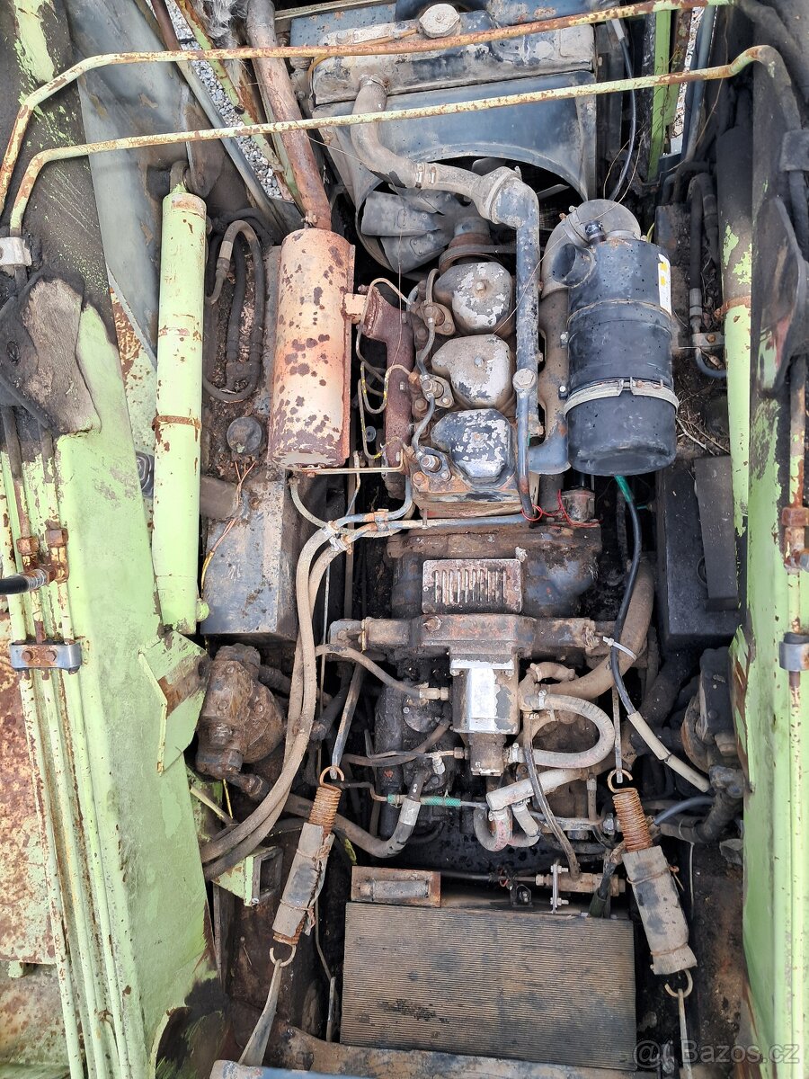 Prodám smykový nakladač UNC 750 - 12