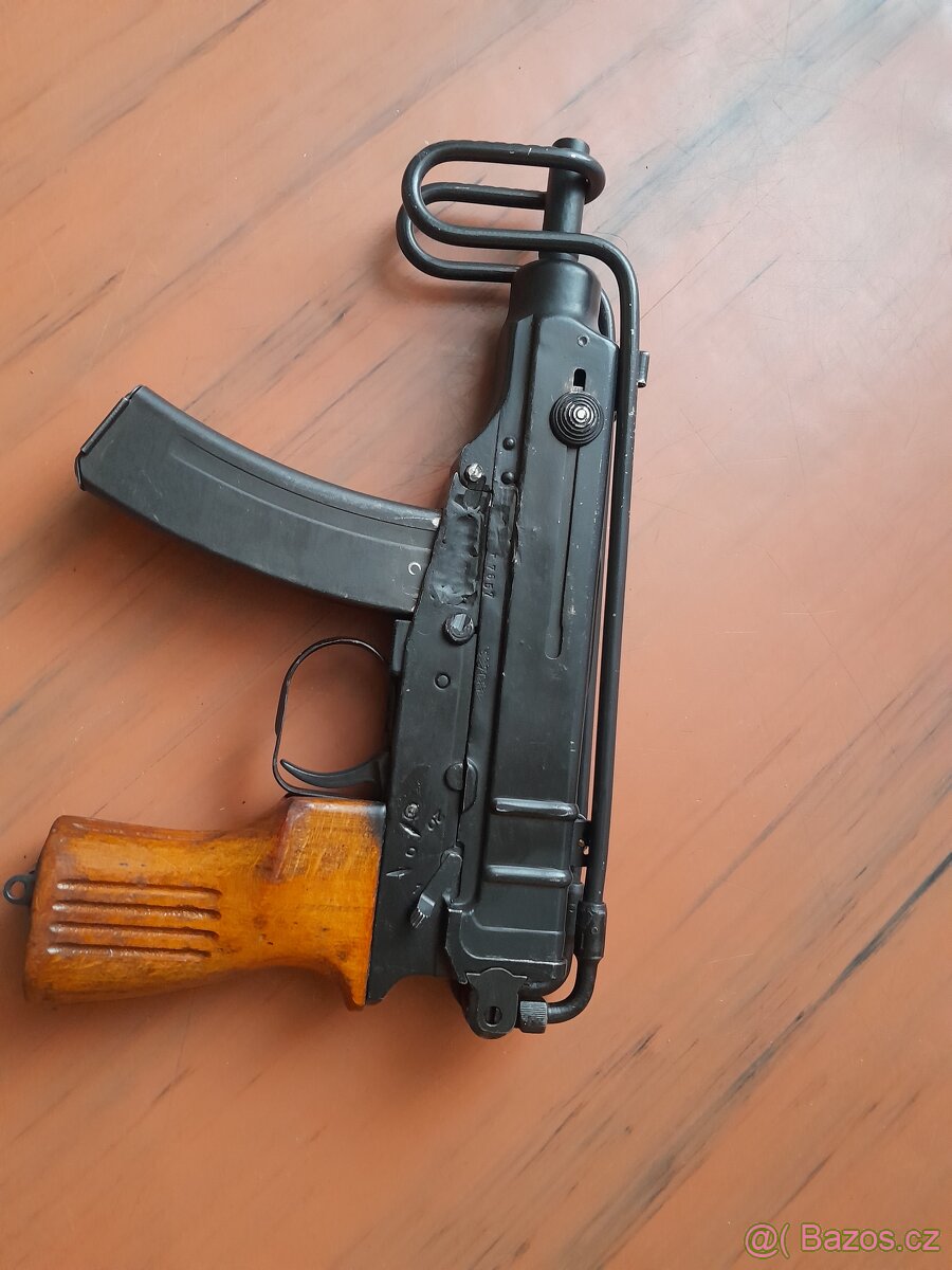 Znehodnoceny samopal vz 61 - 12