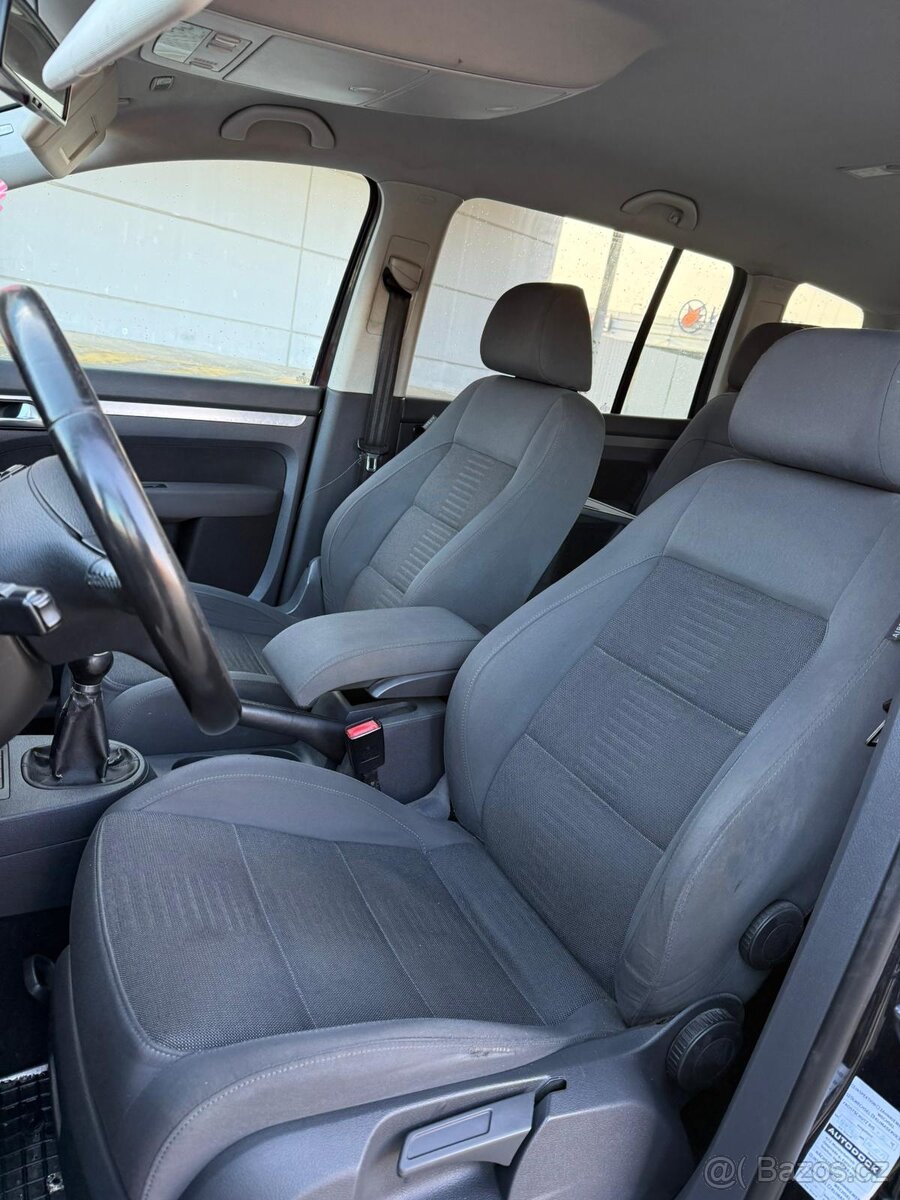 Volkswagen Touran 2.0 TDi FACELIFT MOŽNO NA SPLÁTKY - 12