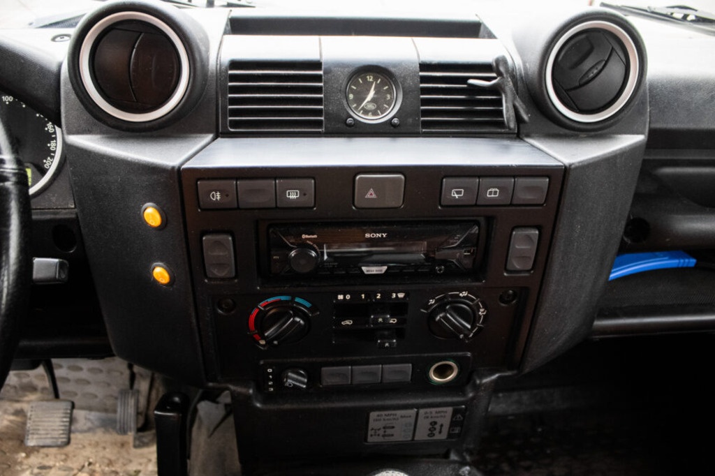 Land Rover Defender 110 SW, 90kW, (2007) - 12