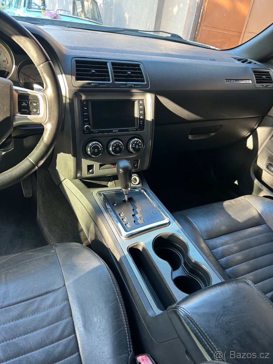 Dodge Challenger R/T 5.7 hemi - 12