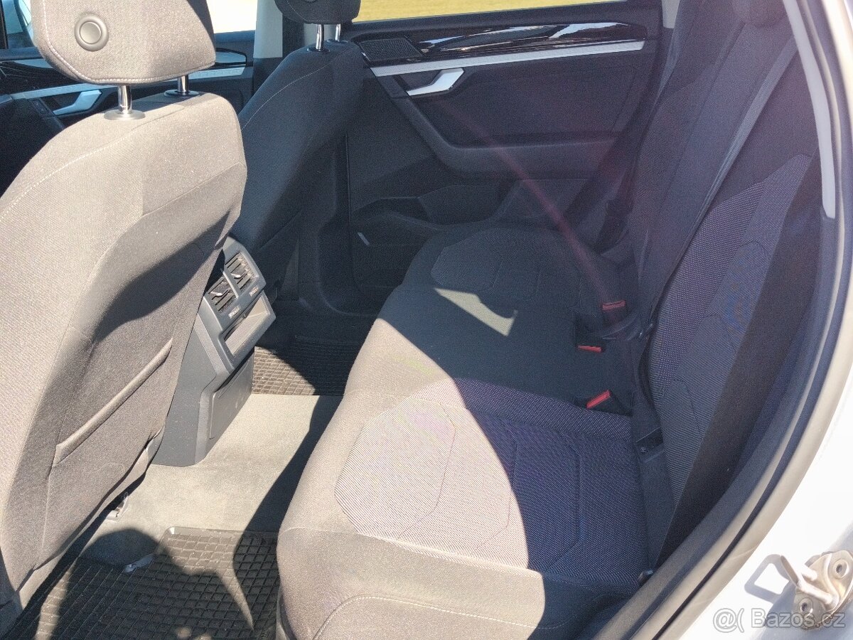 Volkswagen Touareg - 12