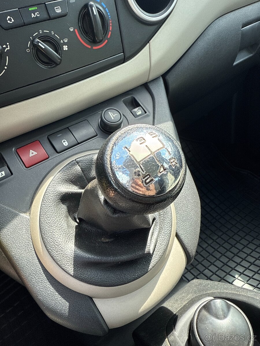 Peugeot Partner Tepee 1.6 HDI 68kW 5-MÍST 2x ŠOUPAČKY - 12