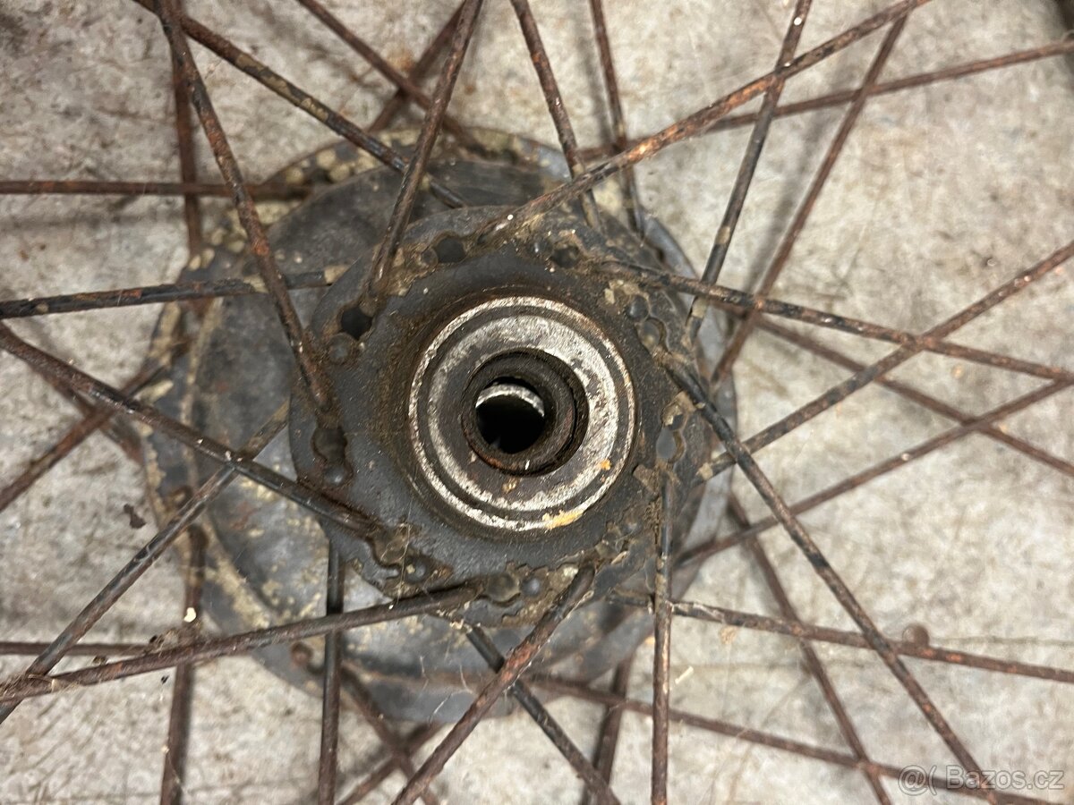 Přední kolo nejspíš ČZ 150C - patina - 12