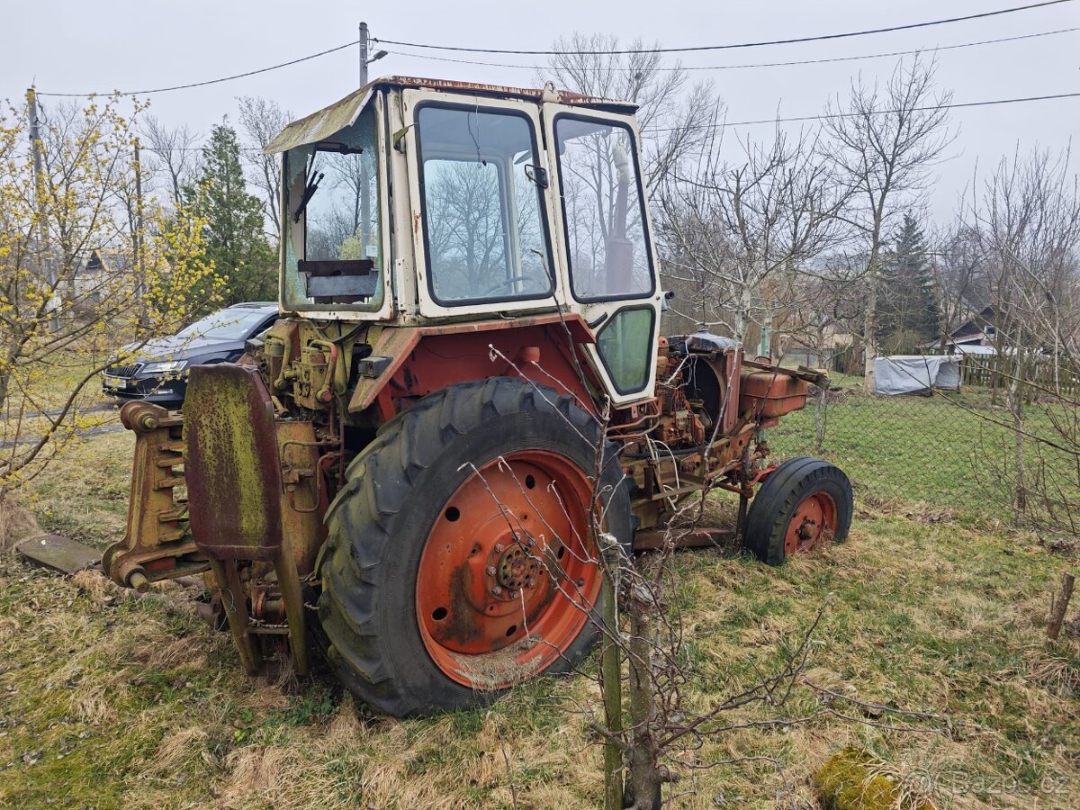 Traktorbagr Bělorus - 12