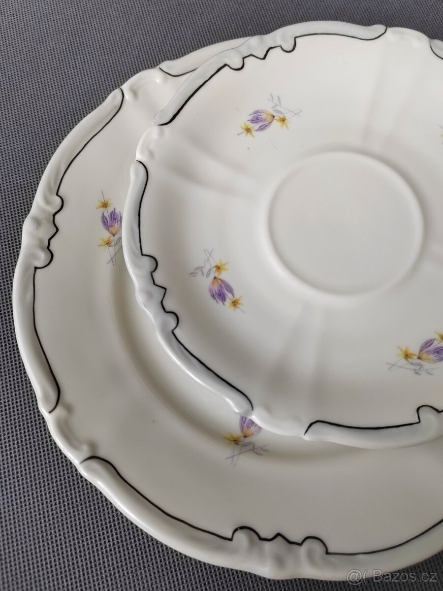 Klasická porcelánová čajová sada s jemným květinovým decorem - 12