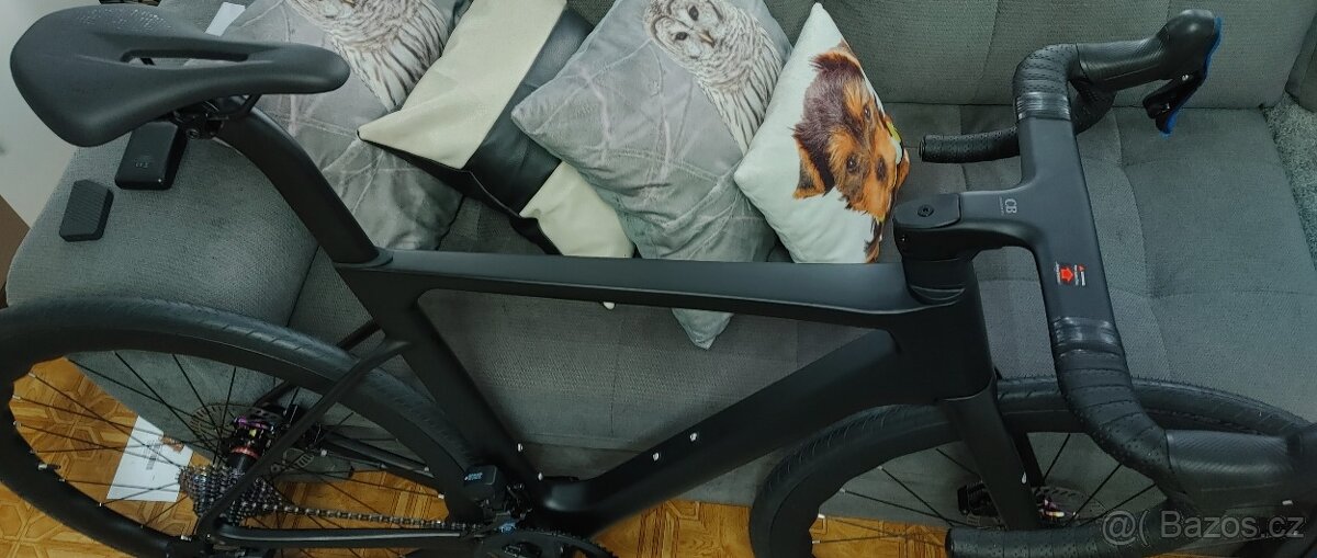 silniční karbonové kolo s elektronickým řazením - 12