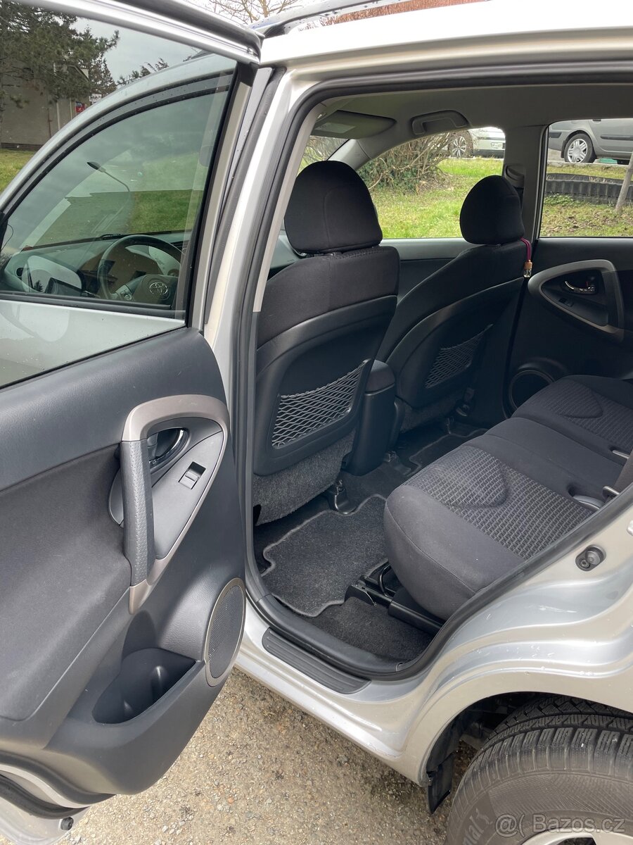 Prodám Toyota RAV4 2.2 D4D - 12