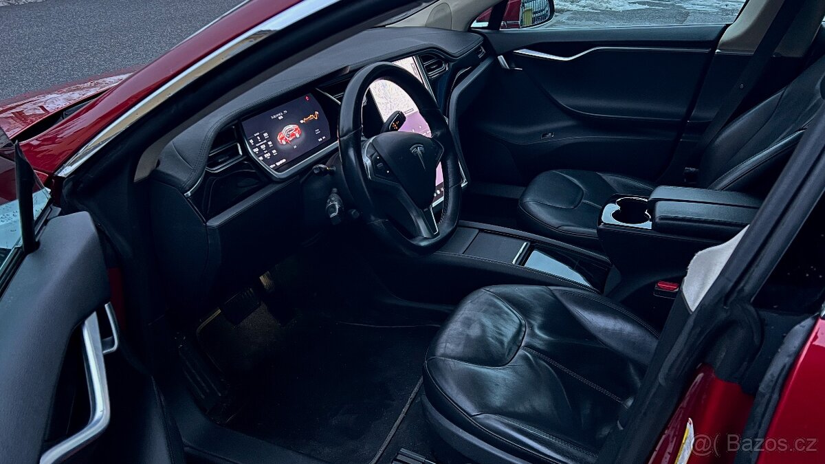 Tesla Model S85 El.Panorama Kuze Vzd.podvozek barva RedMult - 12