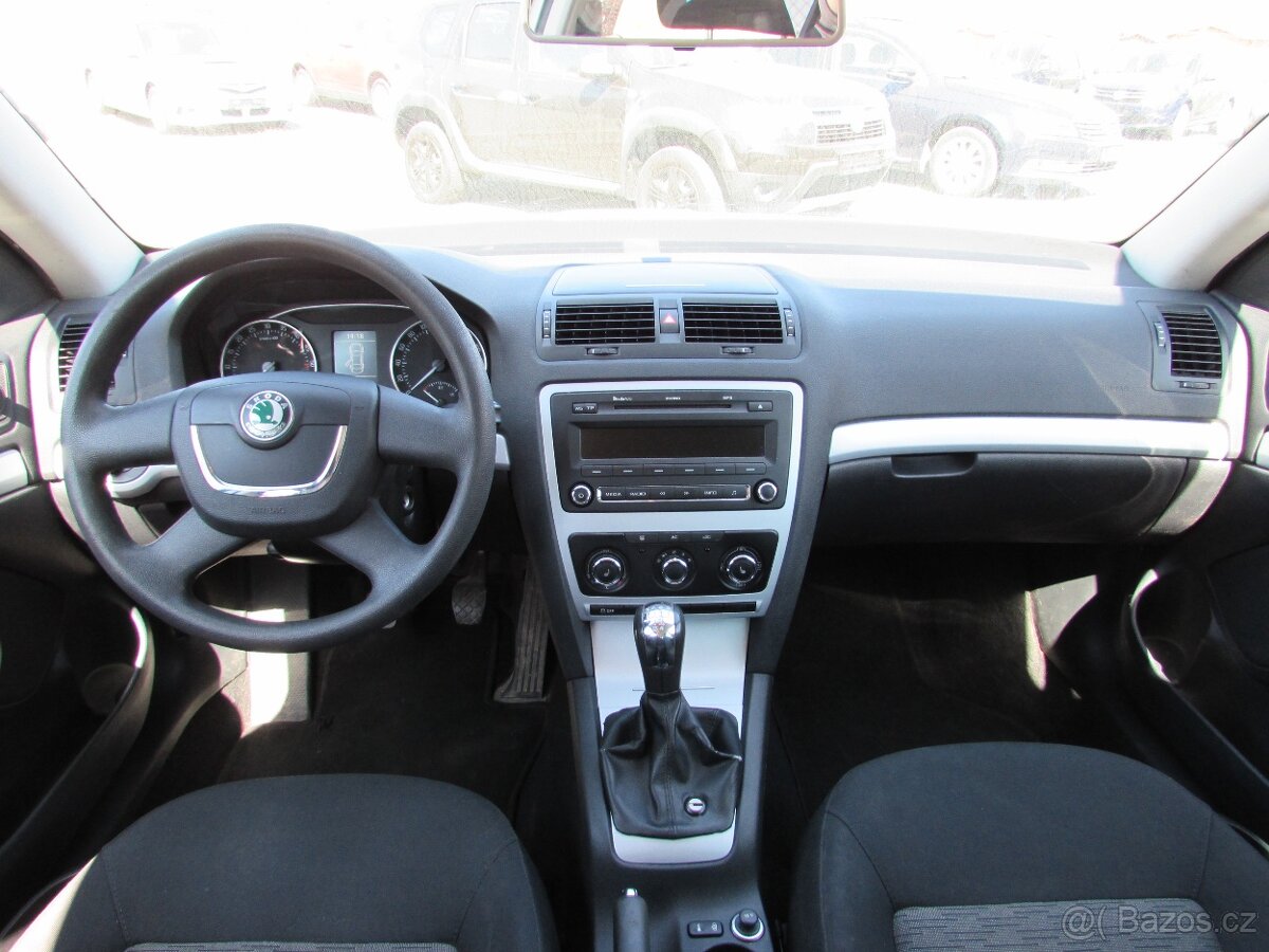 Škoda Octavia II 1.6 TDi 77kW kombi, Servisní kniha, 2.maj. - 12