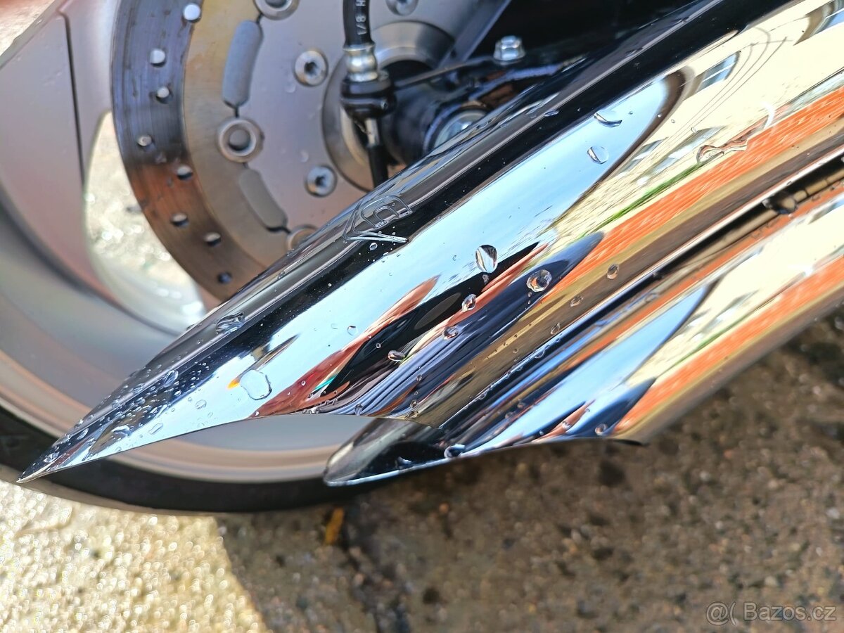 Suzuki VZR 1800 - 12