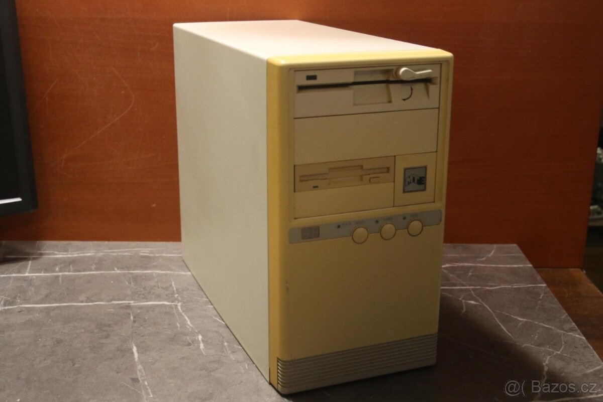 MUZEUM PC - Staré PC - 486DX4 Plus - 12