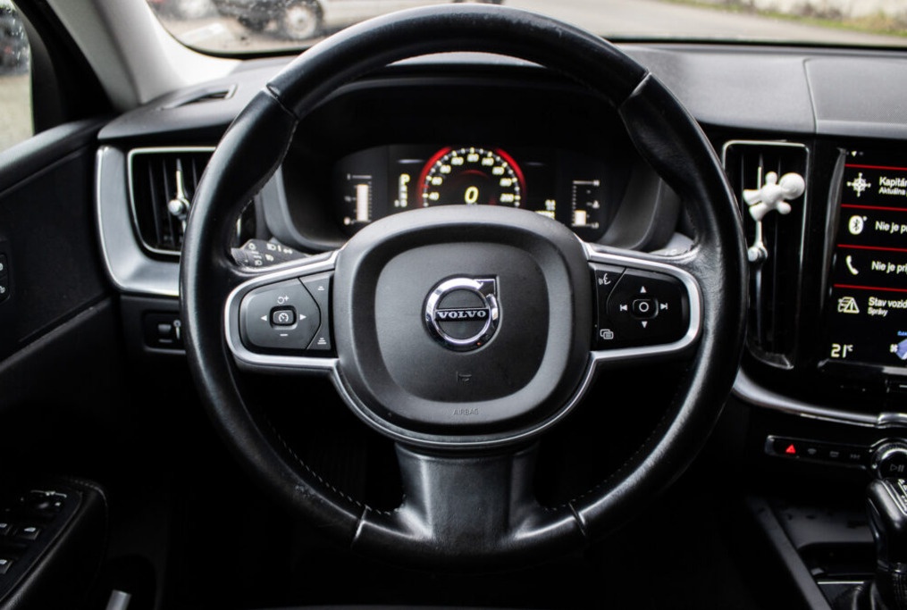 Volvo XC60 D4 Momentum, 140kW (2019) - 12