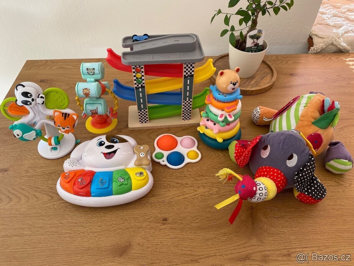 Výbavička pro miminko-fusaky,deky,hracky,oblečky - 12