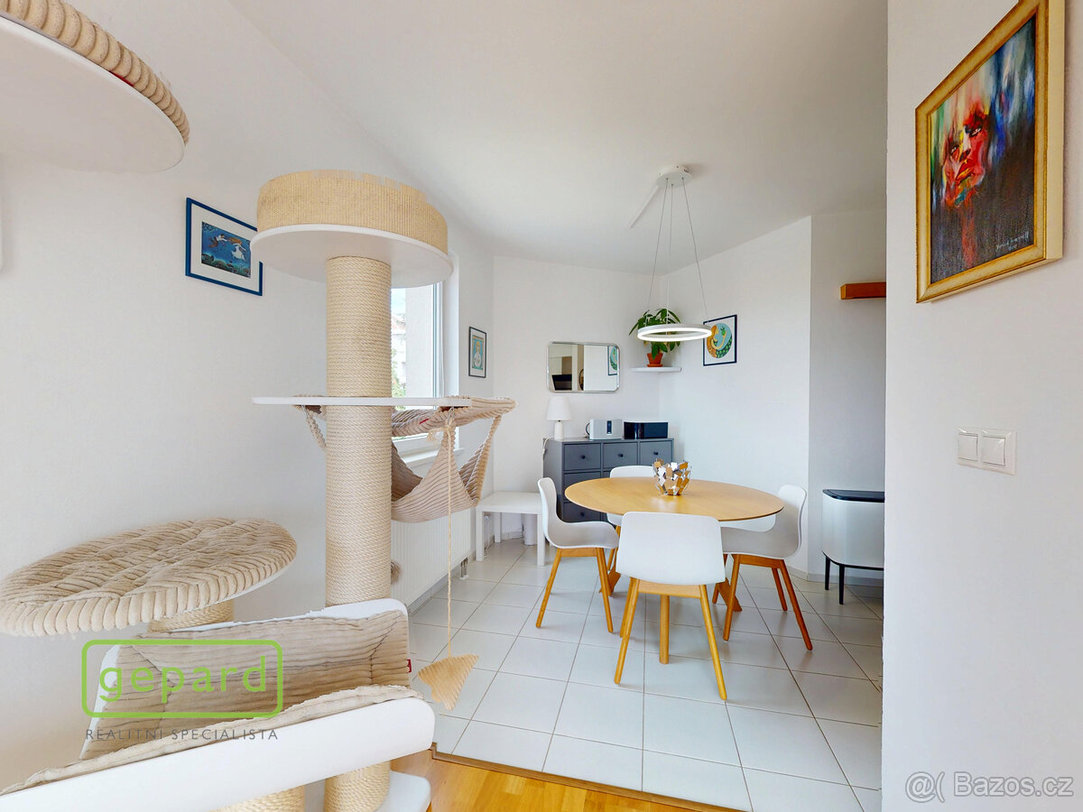 Krásné 2+kk 69,31 m2 v domě z roku 2012, lodžie, garáž, skle - 12