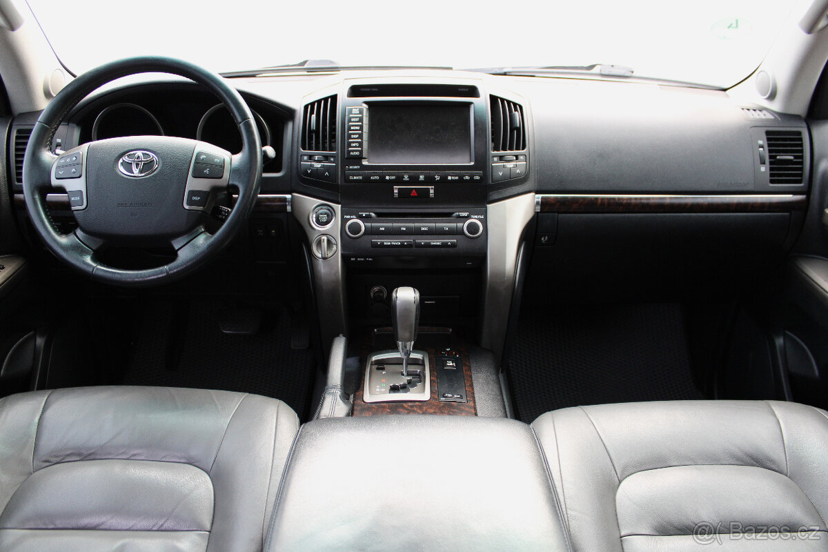 Toyota Land Cruiser 200 4.5 D4-D Luxury / 210 kW / Tažné - 12