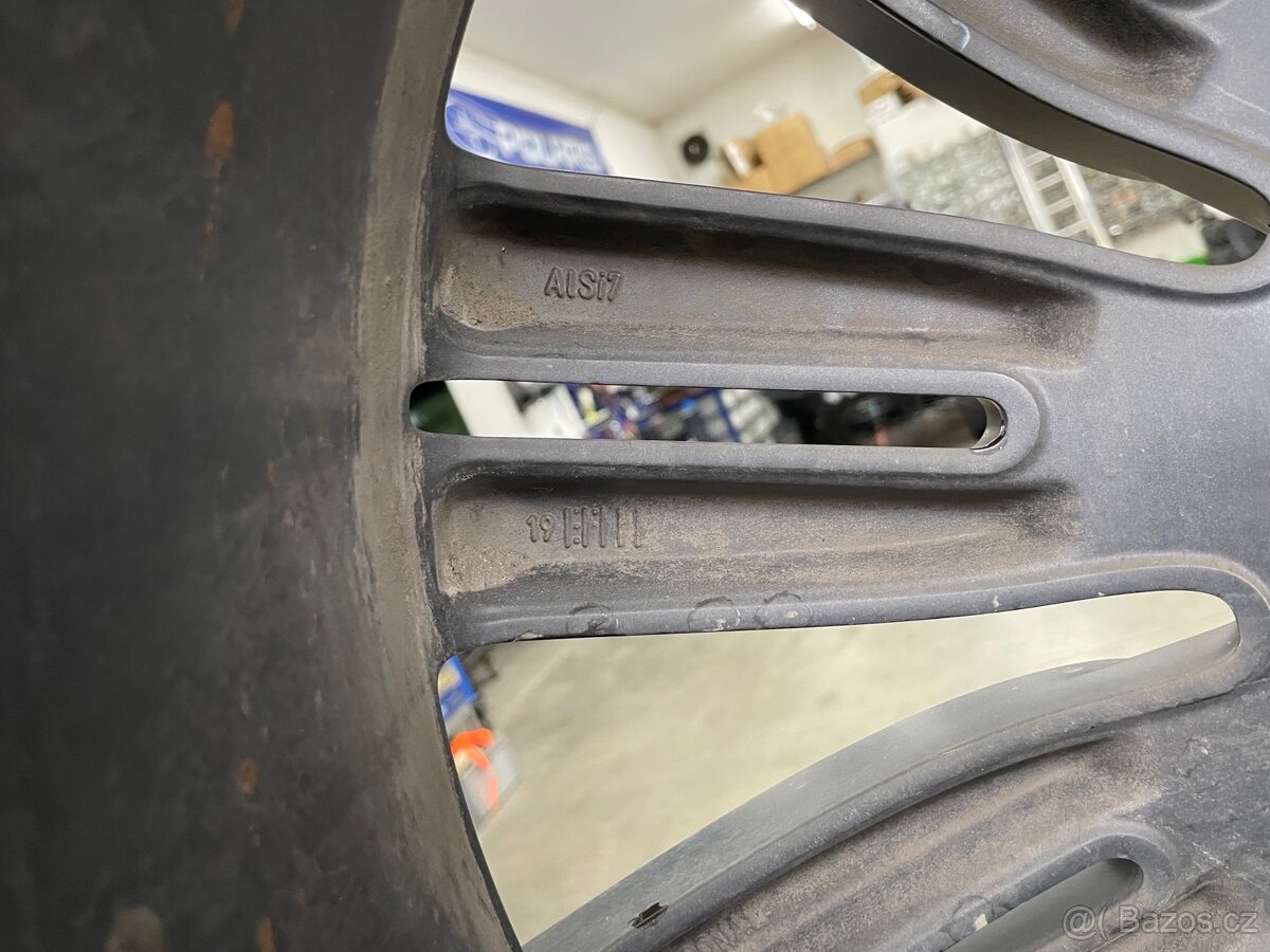 Disk z Ranger Rover Velar - 12