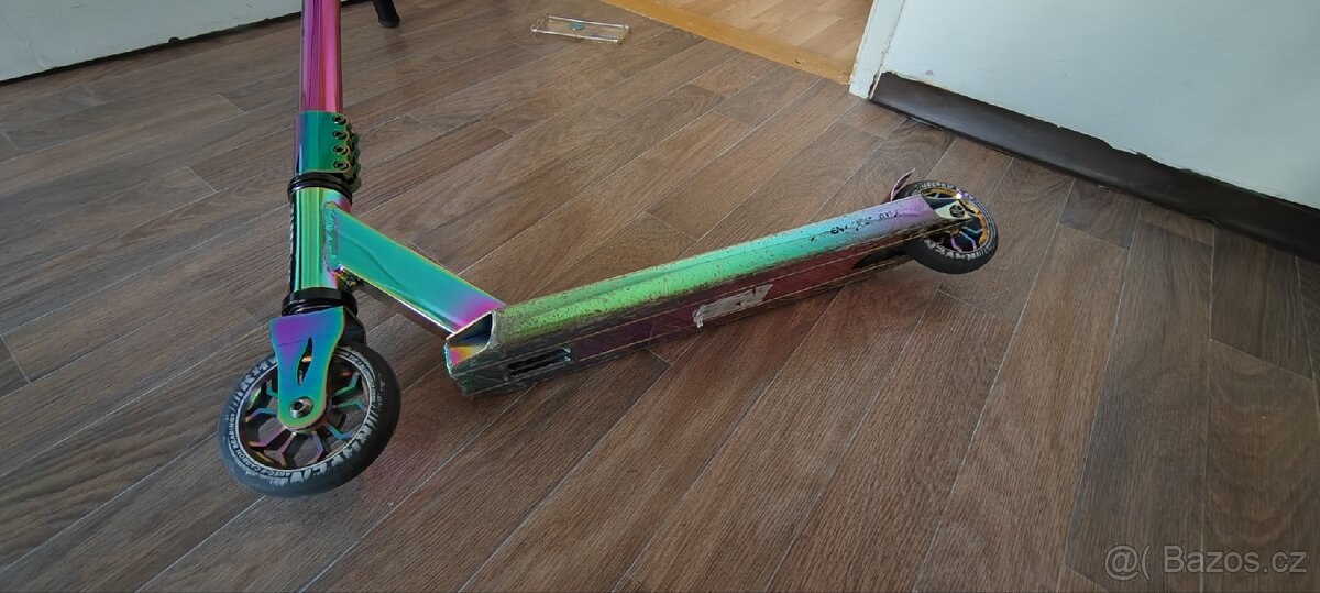 Freestyle koloběžka Raven Torden Neochrome - 12