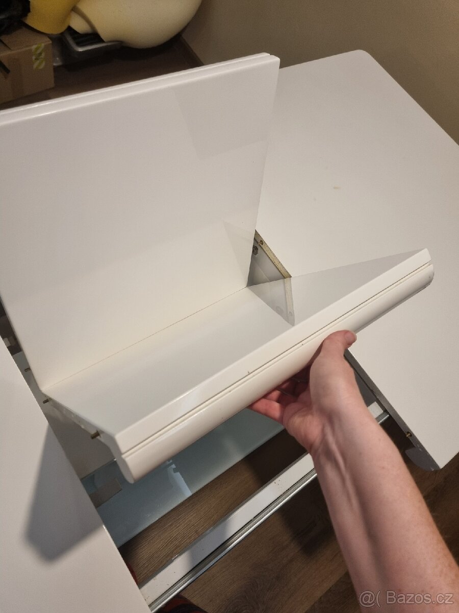 Bílý jídelní stůl - 12