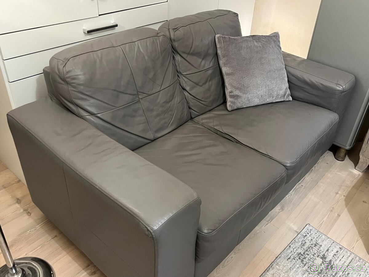 IKEA SKOGABY – kožená 2-místná sedačka, šedá - 12